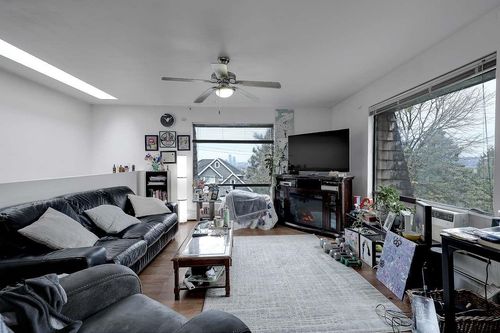 10956 128a St, Surrey, BC, V3T3G2 | Card Image