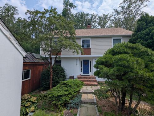 7 Joanne Ln, Weston, CT, 06883-2711 | Card Image