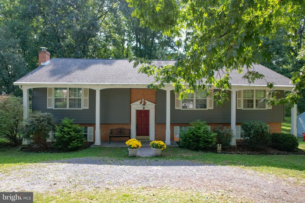 Sunlite Dr, Charles Town, WV 25414