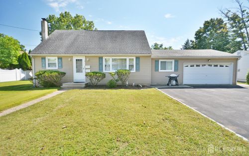 9 Emma Pl, Middlesex, NJ, 08846-1413 | Card Image