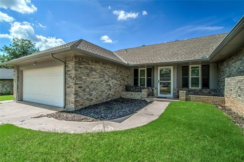 11209 Nw 112th St, Yukon, OK, 73099-8033 | Card Image