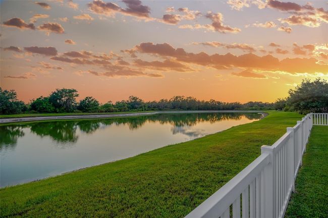 5624 Fisher Glen Loop, House other with 4 bedrooms, 4 bathrooms and null parking in WESLEY CHAPEL FL | Image 5