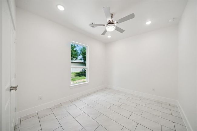 702 Azalea St, House other with 4 bedrooms, 2 bathrooms and 2 parking in Prairie View TX | Image 23