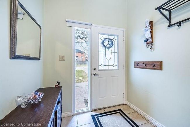 136 Patterson St, House other with 5 bedrooms, 2 bathrooms and 6 parking in Beeton ON | Image 7