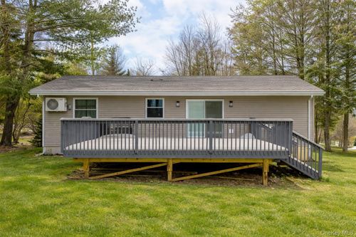 4 Ray Ln, Loch Sheldrake, NY, 12759 | Card Image