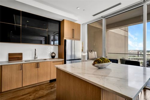 apt-832-2408 Victory Park Ln, Dallas, TX, 75219-7618 | Card Image