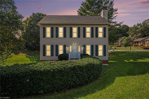 2500 Newington Ct, Clemmons, NC, 27012-8673 | Card Image
