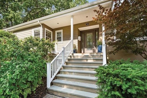 44 Rolling Ln, Chestnut Hill, MA, 02467-2650 | Card Image