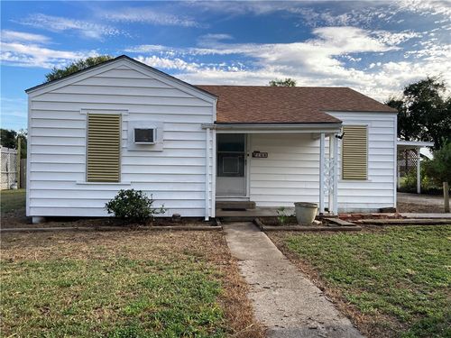 106 W 6th St, Bishop, TX, 78343-2623 | Card Image