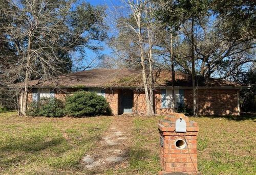 676 Church St, Raceland, LA, 70394-2811 | Card Image