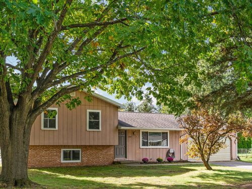 5949 Donna Ct, Traverse City, MI, 49685-8651 | Card Image