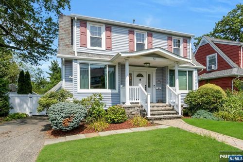 68 Lincoln Ave, Westwood, NJ, 07675-1517 | Card Image