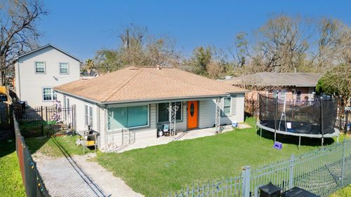 401 Cresline St, Houston, TX, 77076-2646 | Card Image