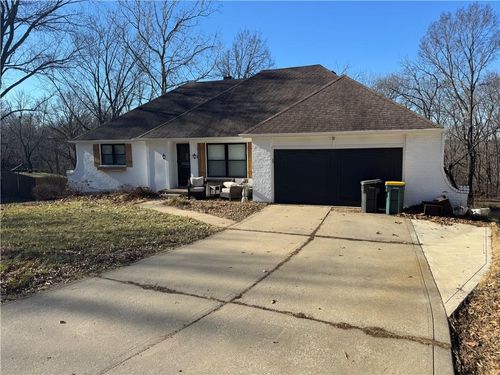 6706 Nw Lawson Ln, Parkville, MO, 64152-2761 | Card Image