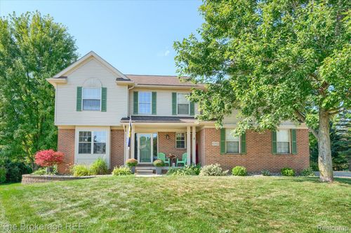 8380 Hunt Club Ct, Grand Blanc, MI, 48439-9260 | Card Image