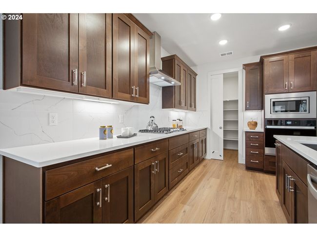 8870 Sw Mohegan Ln, House other with 5 bedrooms, 3 bathrooms and 3 parking in Tualatin OR | Image 10
