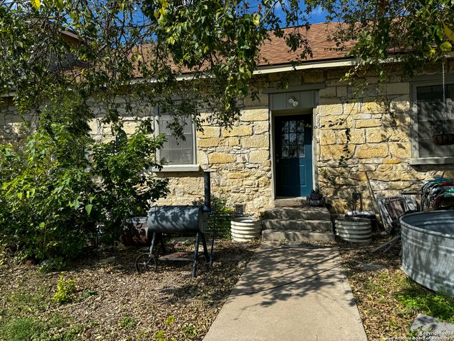 329 Fort Clark Rd, Townhouse with 3 bedrooms, 2 bathrooms and null parking in Brackettville TX | Image 10