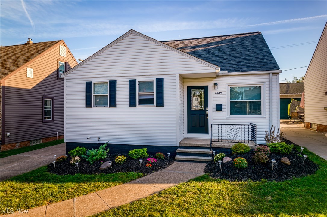Traymore Ave, Cleveland, OH 44144