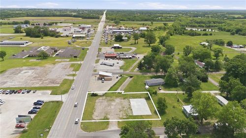 1303 East St, Iola, KS, 66749-3001 | Card Image