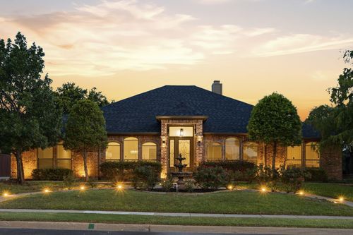 303 Quail Crest Dr, Bedford, TX, 76021-2124 | Card Image