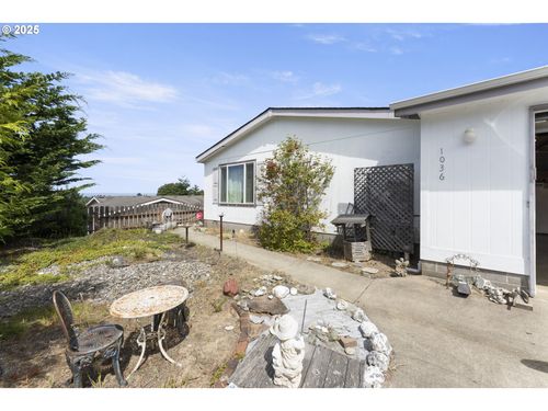 1036 Plymouth Ave, Coos Bay, OR, 97420-4502 | Card Image