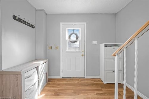 5-135 Chalmers St S, Cambridge, ON, N1R6M2 | Card Image