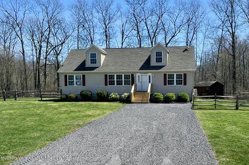 35 Pioneer Rd, Gardiner, NY, 12525-5137 | Card Image