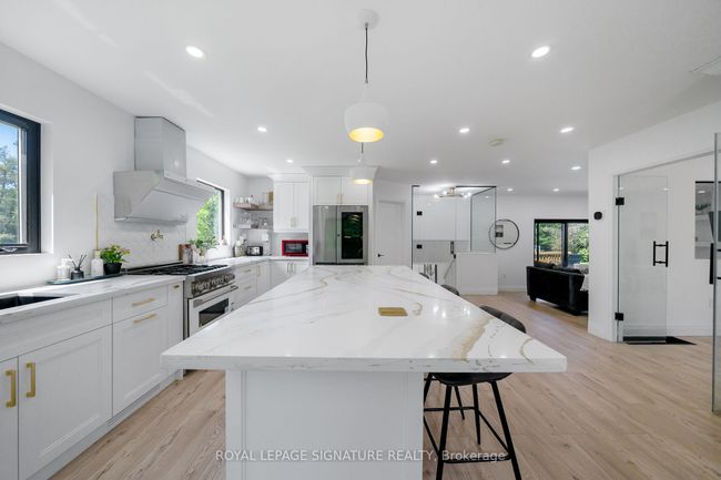 20 Hillview Cres, House other with 6 bedrooms, 5 bathrooms and 8 parking in Midhurst ON | Image 6
