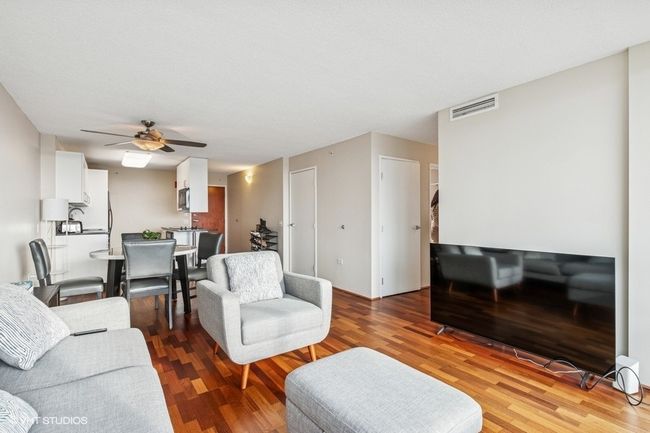 APT-1502 - 800 Elgin Rd, Condo with 2 bedrooms, 2 bathrooms and 1 parking in Evanston IL | Image 4