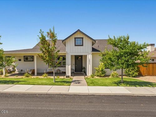 3573 Sw 47th St, Redmond, OR, 97756-7596 | Card Image