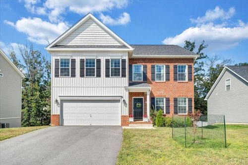 4933 Warrior Dr, Salem, VA, 24153-5813 | Card Image
