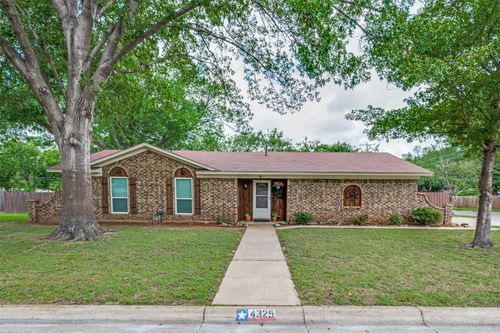 4325 Keeter Dr, North Richland Hills, TX, 76180-7323 | Card Image