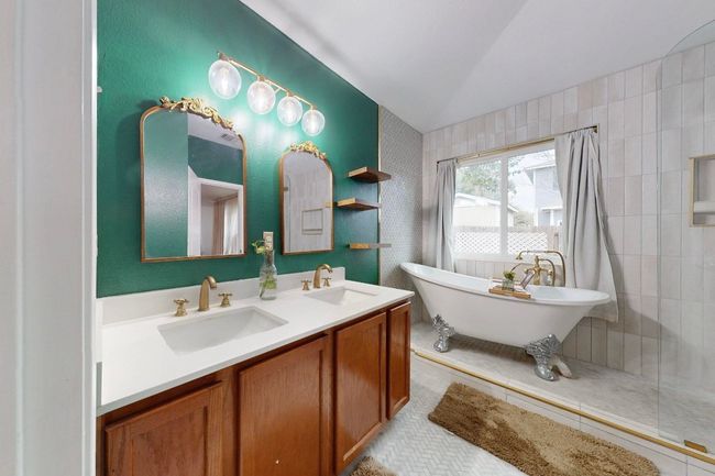 Primary Bathroom | Image 25