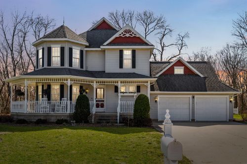 824 Tanglewood Dr, Manchester, IA, 52057-1261 | Card Image