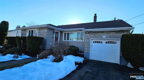 560 Boulevard, New Milford, NJ, 07646-2019 | Card Image