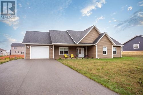 27 E Royalty Rd, Charlottetown, PE, C1C0V6 | Card Image