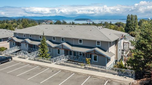 apt-103-3706 Portage Ln, Anacortes, WA, 98221-4443 | Card Image