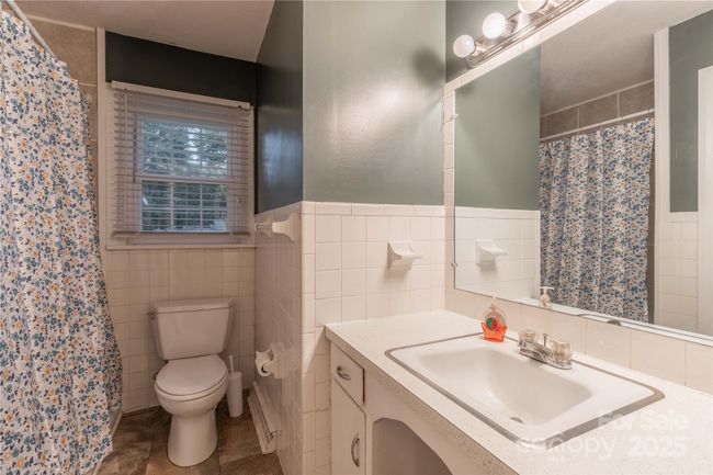 Full Bathroom | Image 12