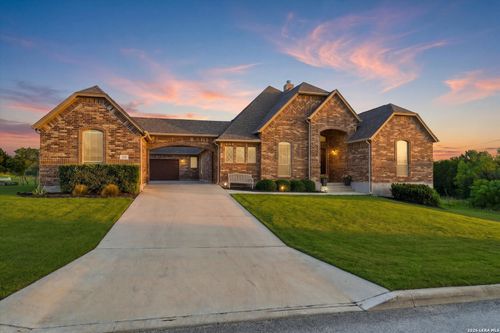 333 Cascade Trl, Castroville, TX, 78009-3601 | Card Image