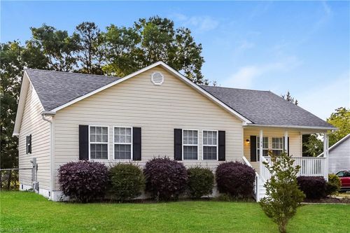 108 Hidden Hills Dr, Thomasville, NC, 27360-9272 | Card Image