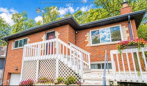 670 Forest Cir, South Charleston, WV, 25303-2611 | Card Image