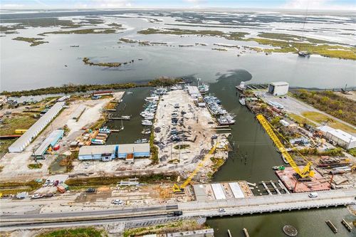 2001 Paris Road, New Orleans, LA, 70129 | Card Image