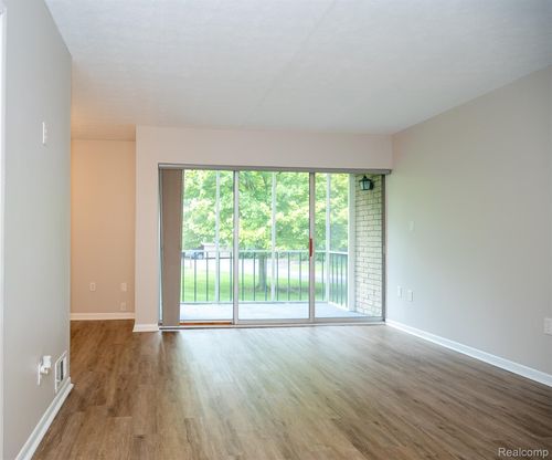 32805 Fargo St, Livonia, MI, 48152-1461 | Card Image