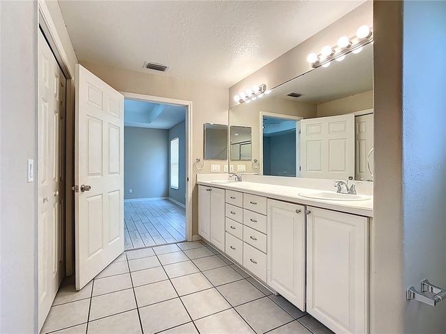 Primary Bathroom | Image 19