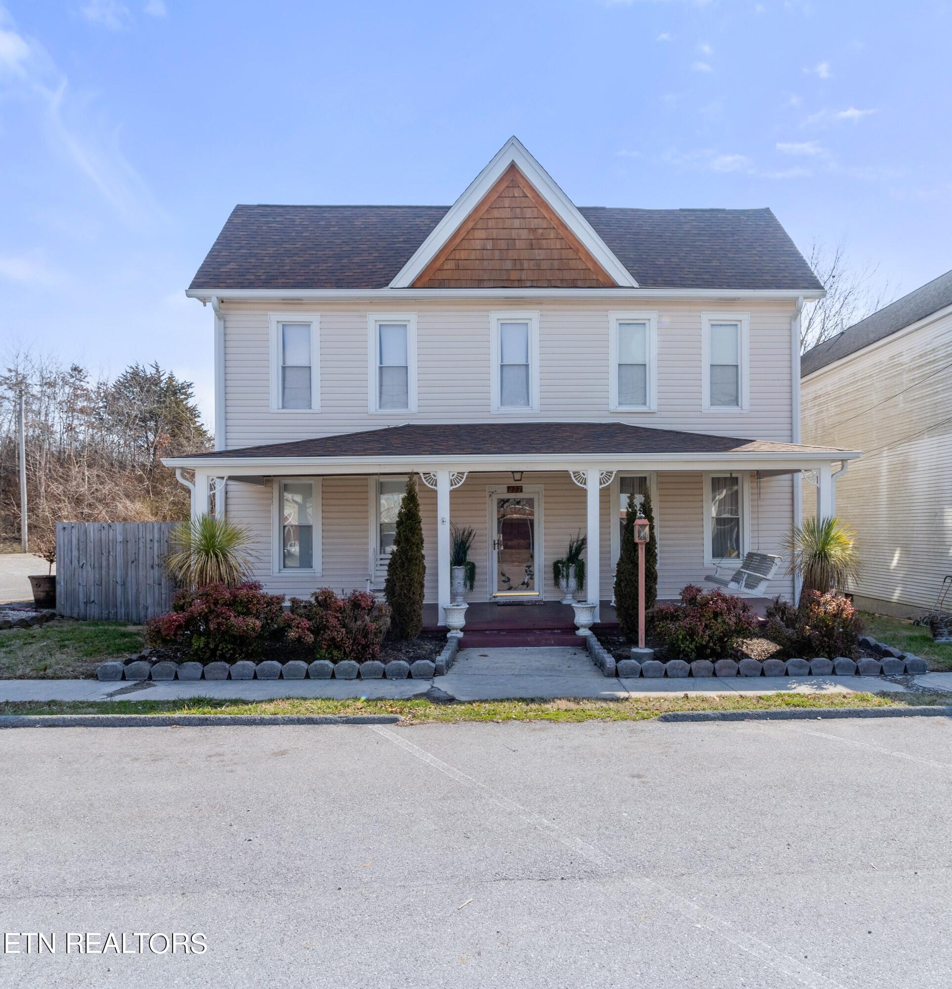 Kingston St, Wartburg, TN 37887