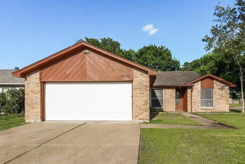 10111 King Ranch Ln, Sugar Land, TX, 77498-1400 | Card Image