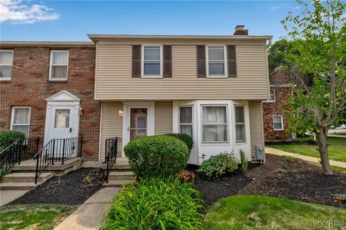 77 Sundridge Dr, Amherst, NY, 14228-1800 | Card Image