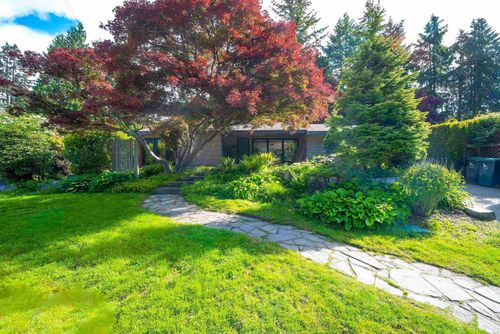 4096 Sunset Blvd, North Vancouver, BC, V7R3Y8 | Card Image