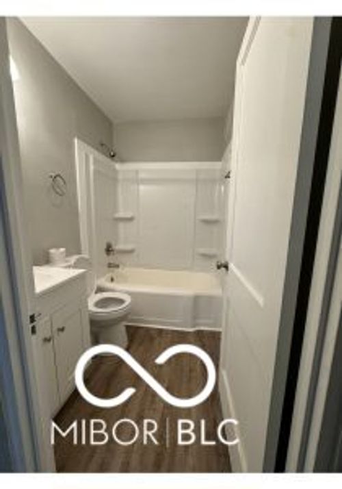 6187 Windsor Dr, Indianapolis, IN, 46219-2152 | Card Image