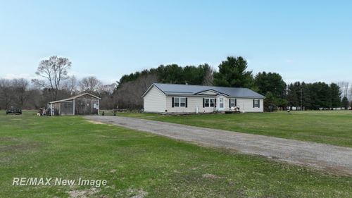 355 Carpenter Rd, Fostoria, MI, 48435-9747 | Card Image